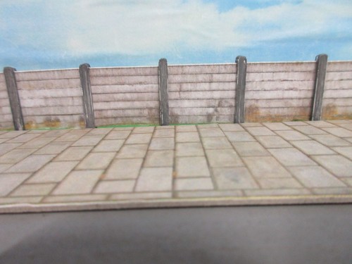 Fencing concrete posts and - ,
