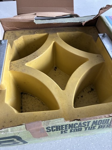 Screencast concrete mould